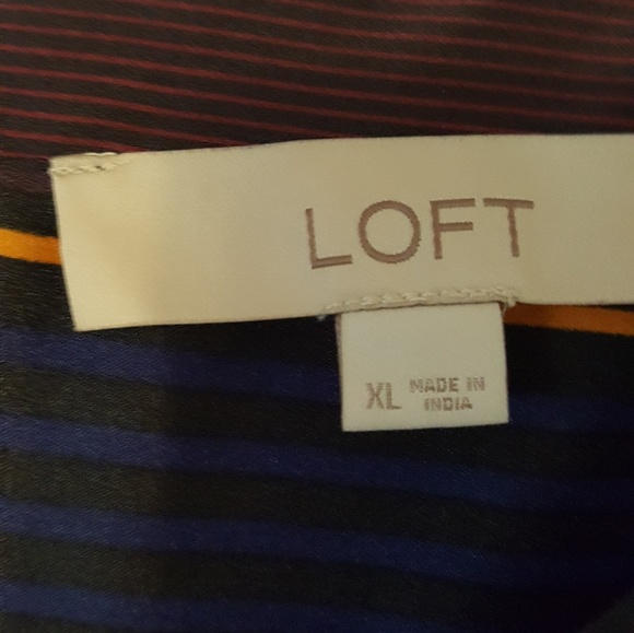 Pretty blouse. - Picture 3 of 5